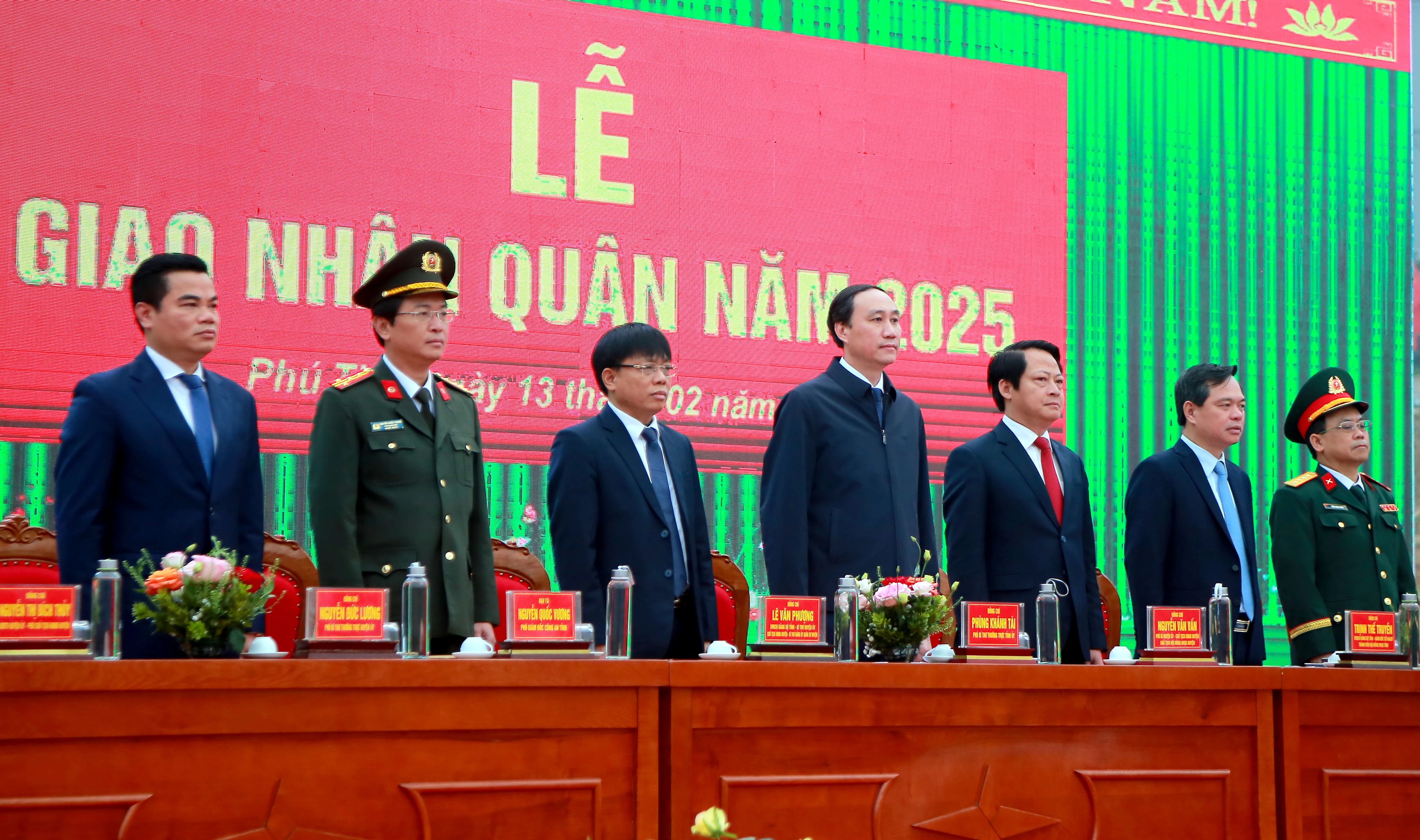 Phó Bí thư Thường trực Tỉnh ủy Phùng Khánh Tài dự lễ giao nhận quân tại huyện Đoan Hùng