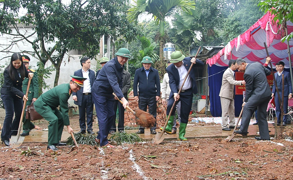 Phát động triển khai xóa nhà tạm, nhà dột nát trên địa bàn huyện Cẩm Khê năm 2025