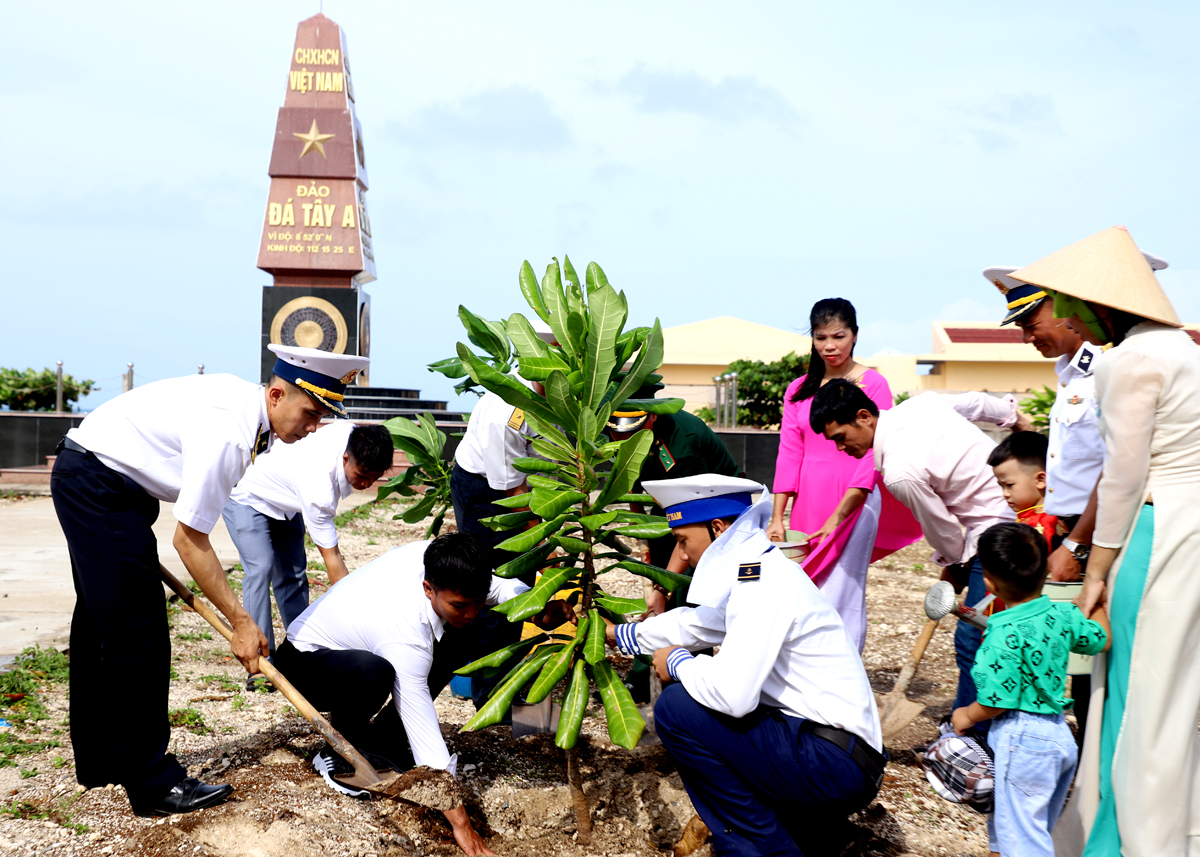 Tạo không gian xanh trên đảo Sơn Ca