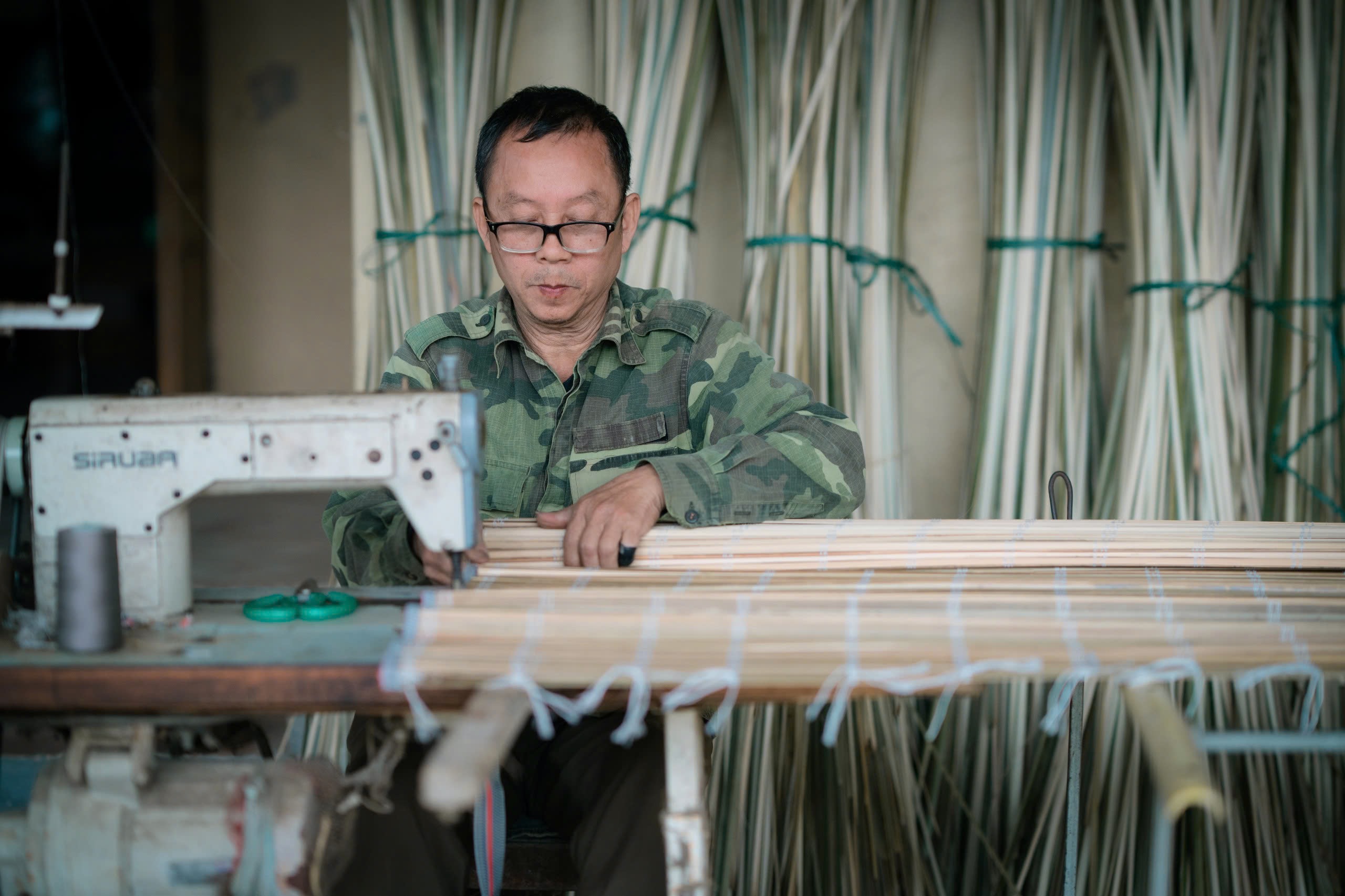 Palm blind making in Quang Yen