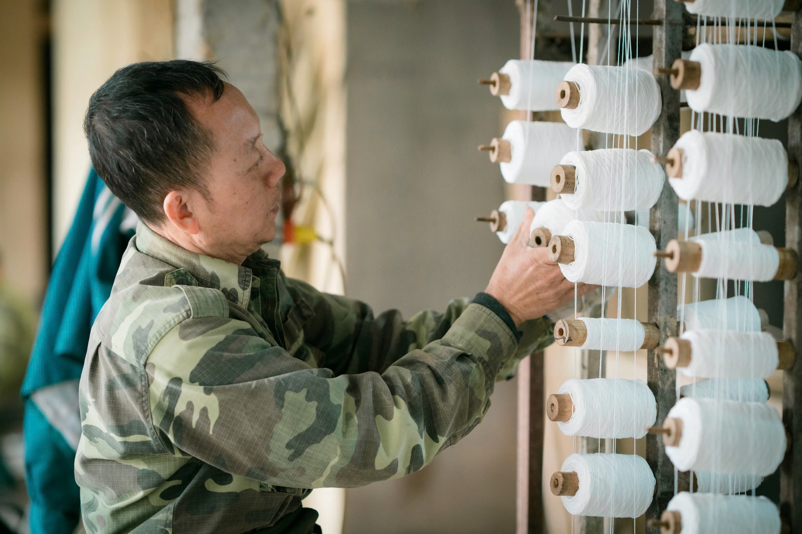 Palm blind making in Quang Yen