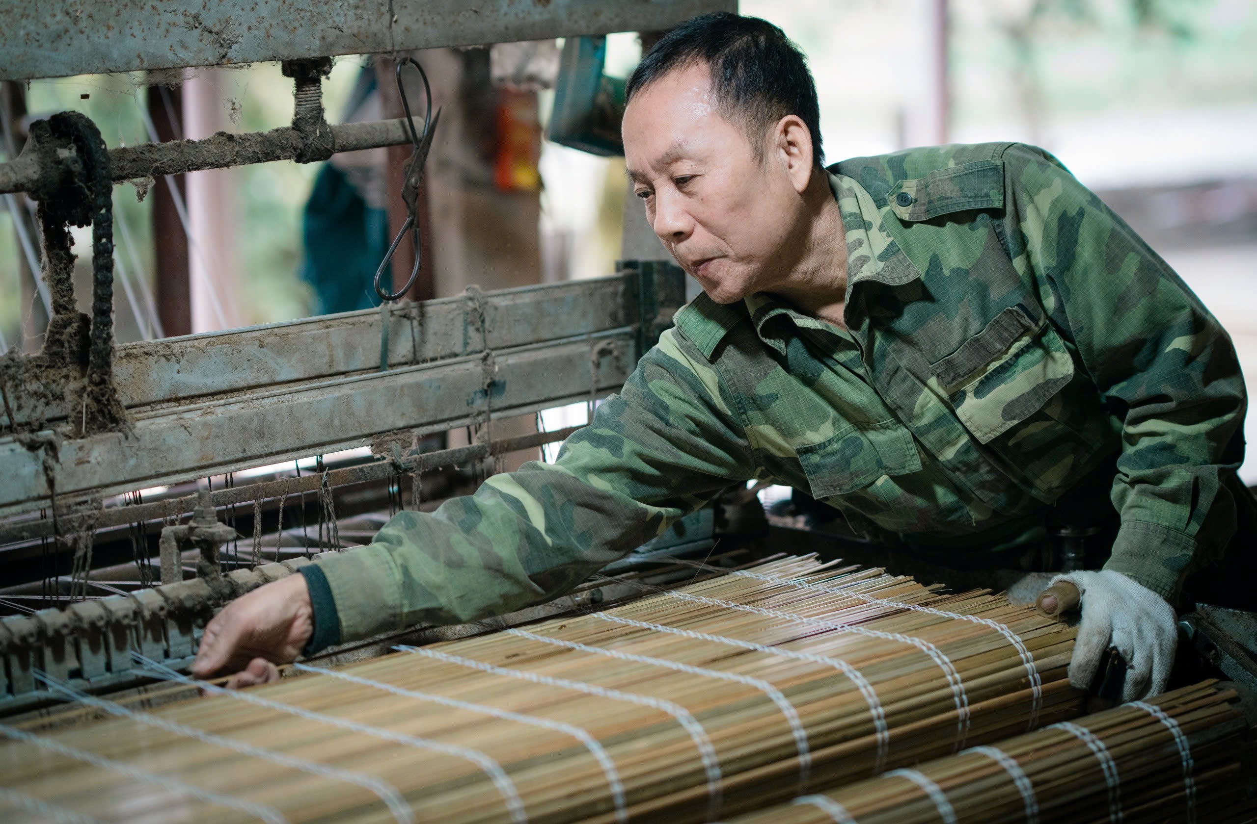 Palm blind making in Quang Yen