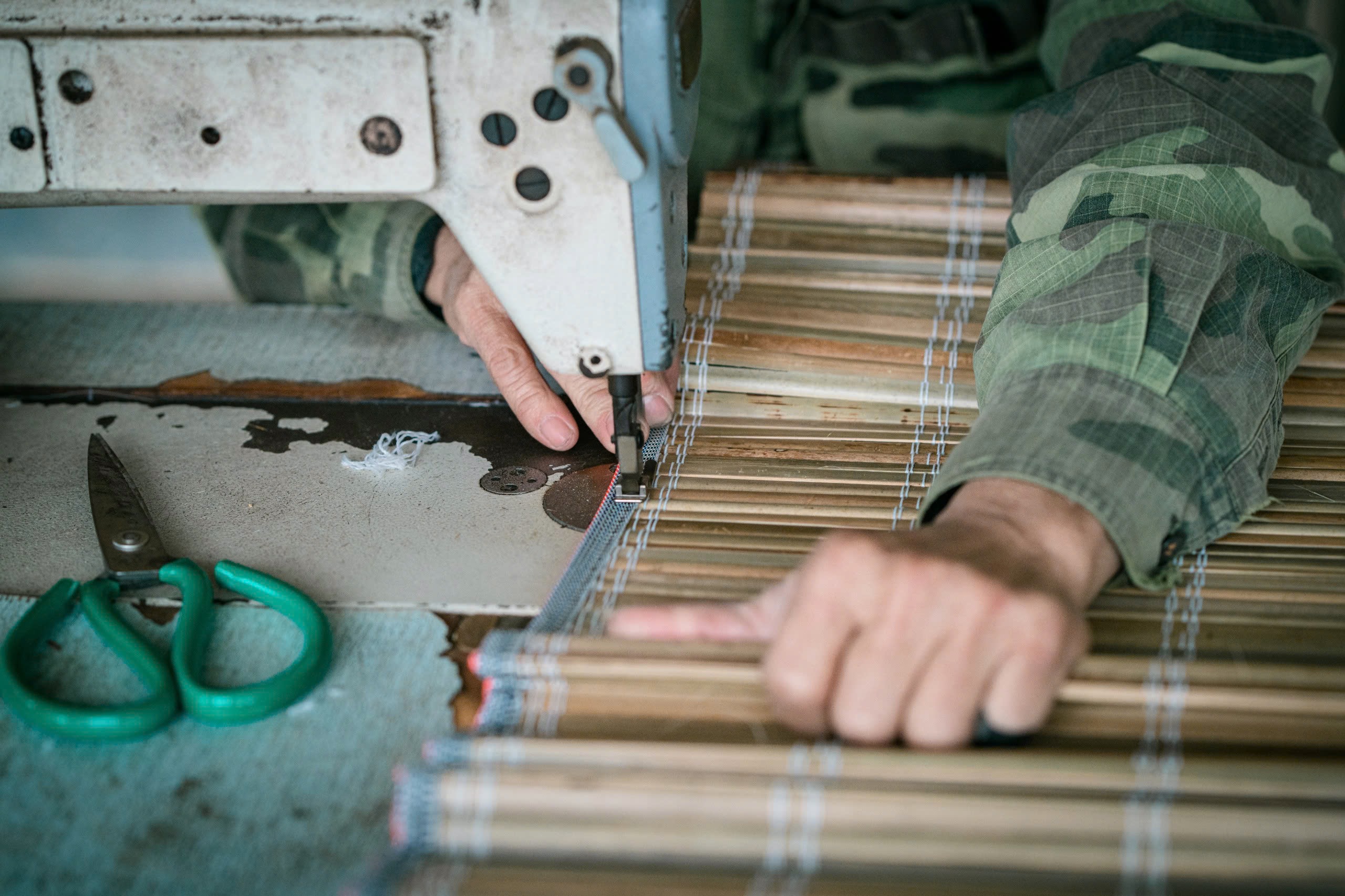 Palm blind making in Quang Yen