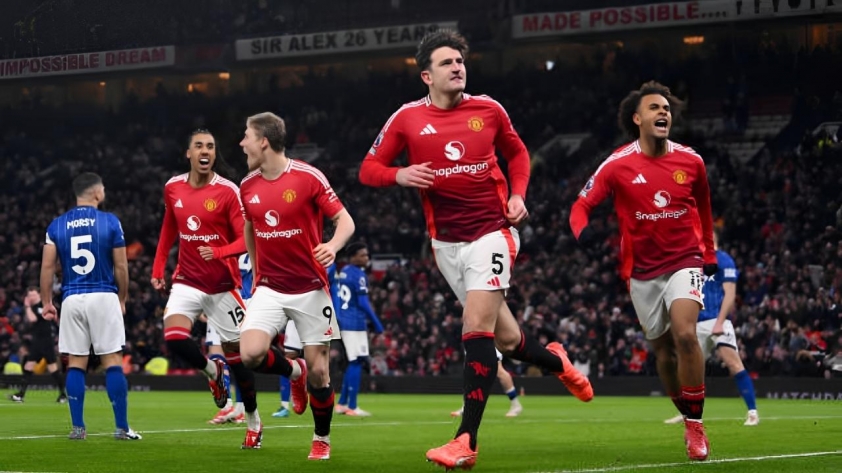 Maguire tỏa sáng, MU nhọc nhằn đánh bại Ipswich Town