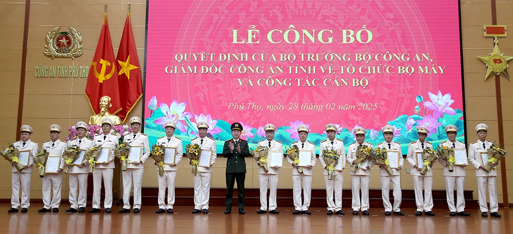 Công an tỉnh công bố quyết định về tổ chức bộ máy và công tác cán bộ