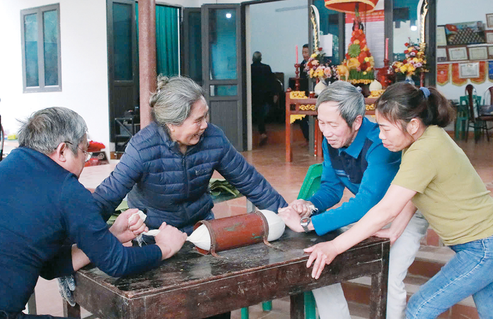 Fragrant honey cake of Dao Xa: A sacred offering and culinary tradition