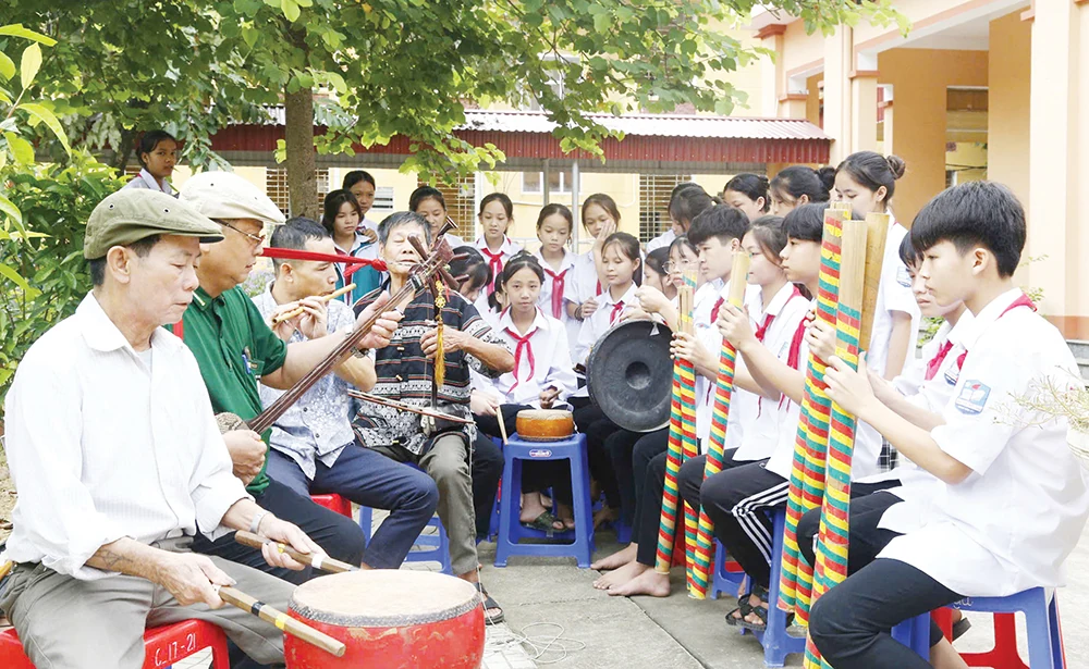 Giữ gìn bản sắc văn hóa người Mường