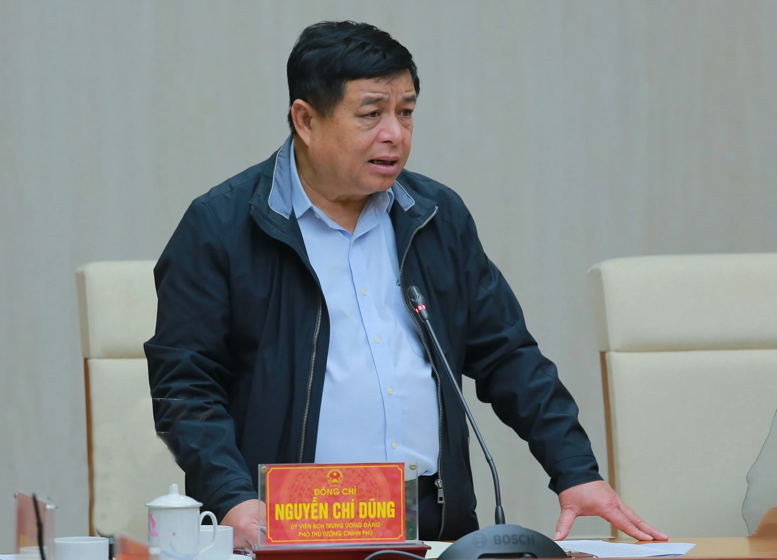 Deputy Prime Minister Nguyen Chi Dung works with Phu Tho province