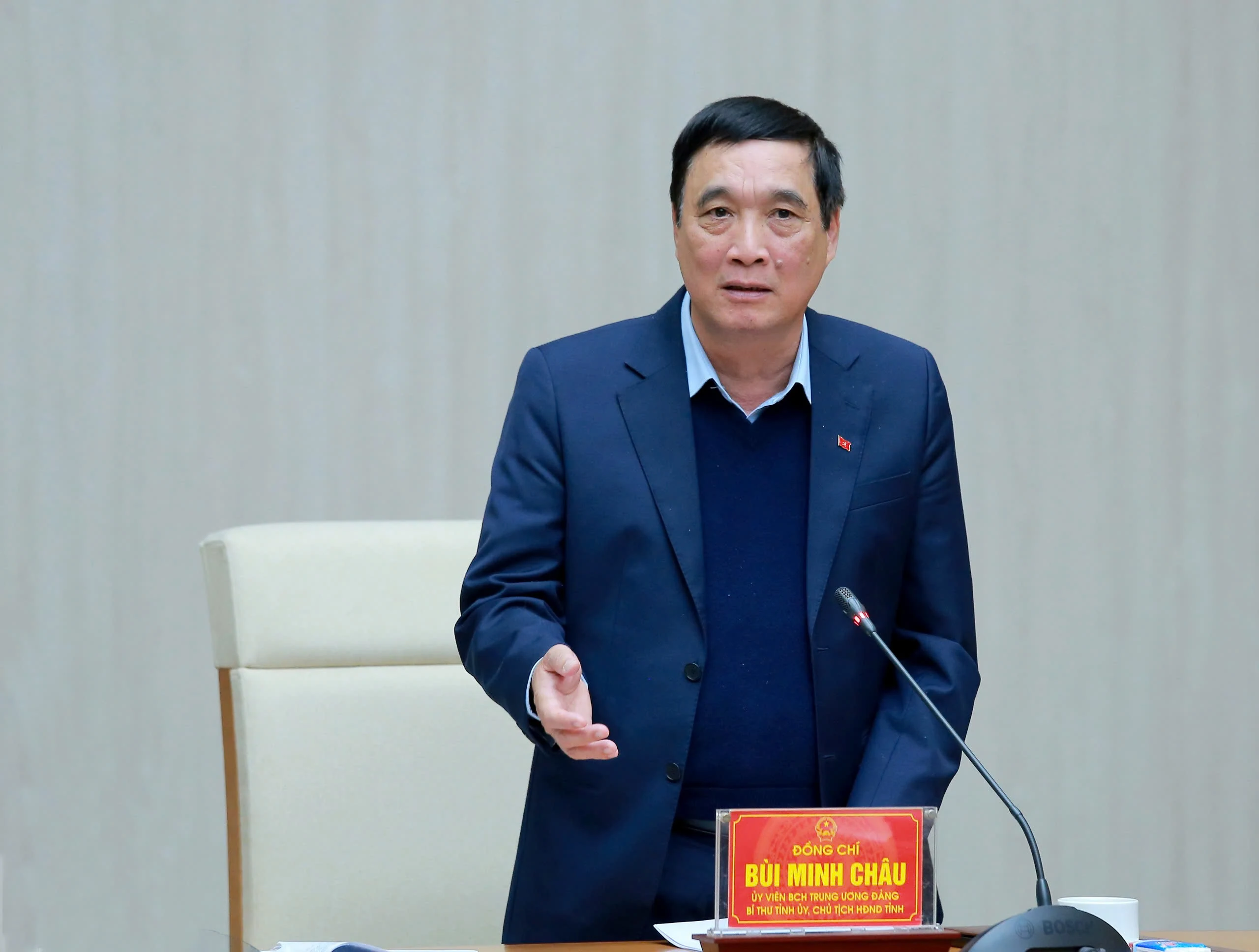 Deputy Prime Minister Nguyen Chi Dung works with Phu Tho province