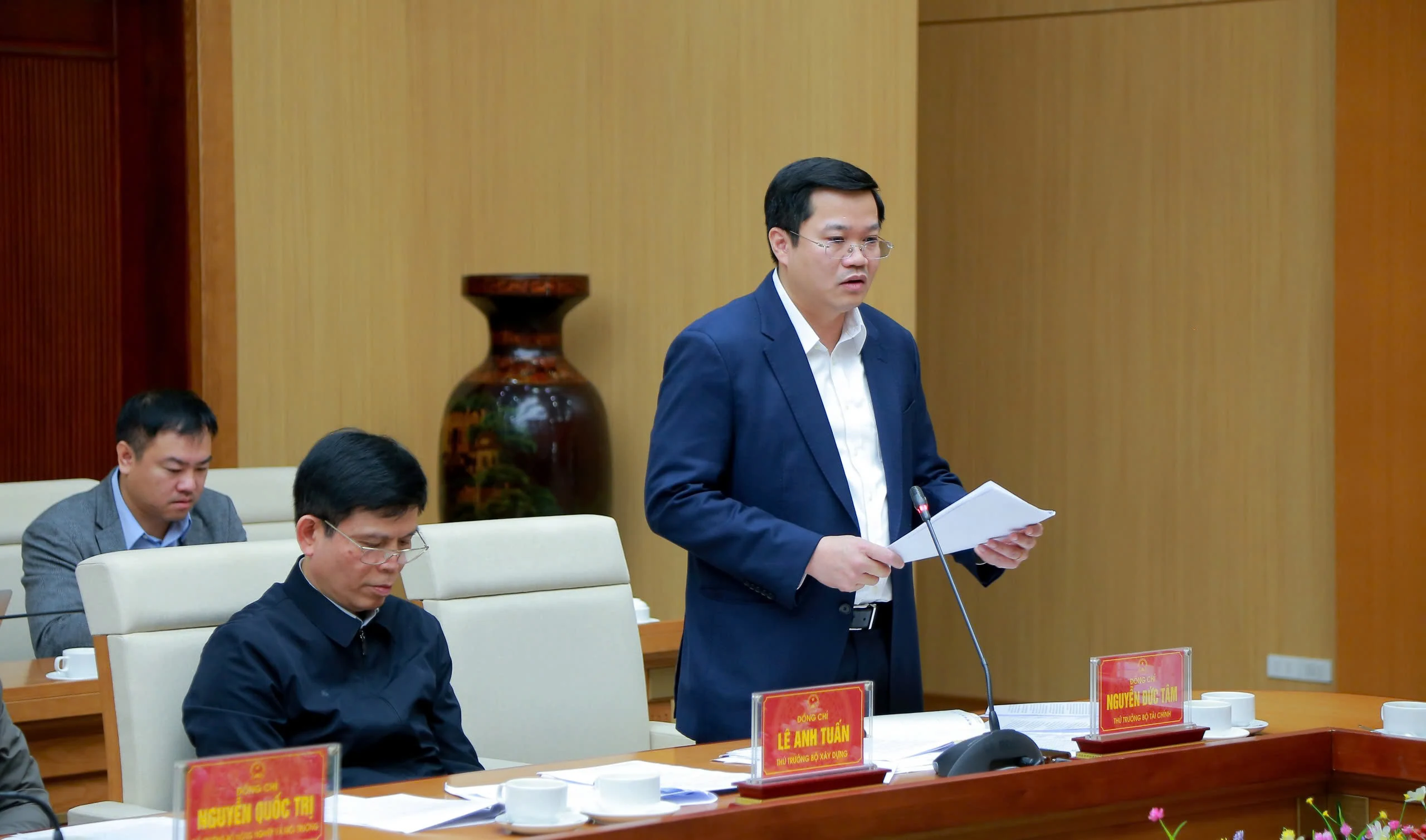 Deputy Prime Minister Nguyen Chi Dung works with Phu Tho province