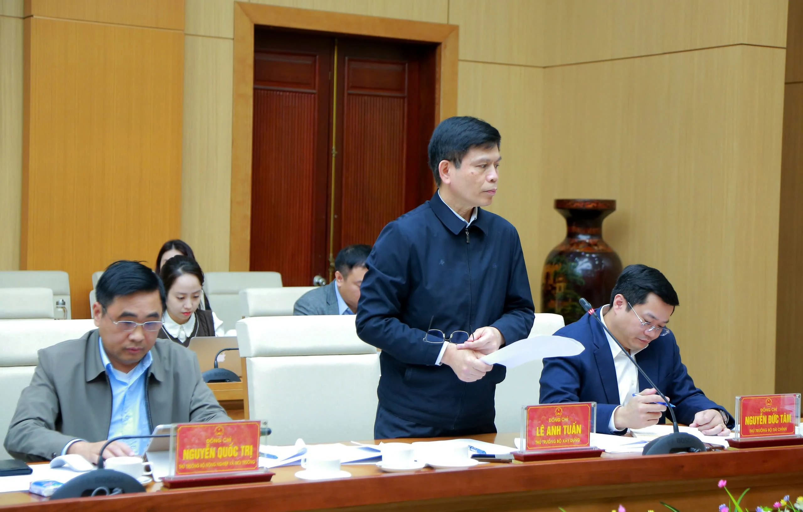 Deputy Prime Minister Nguyen Chi Dung works with Phu Tho province