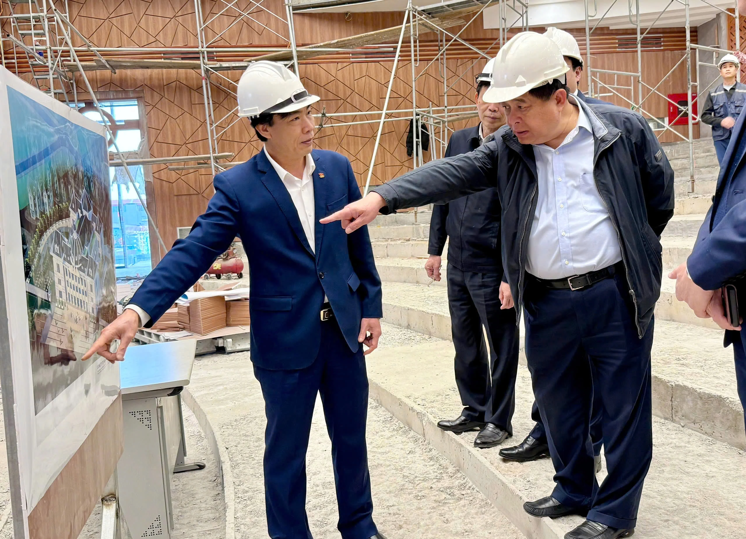 Deputy Prime Minister Nguyen Chi Dung works with Phu Tho province