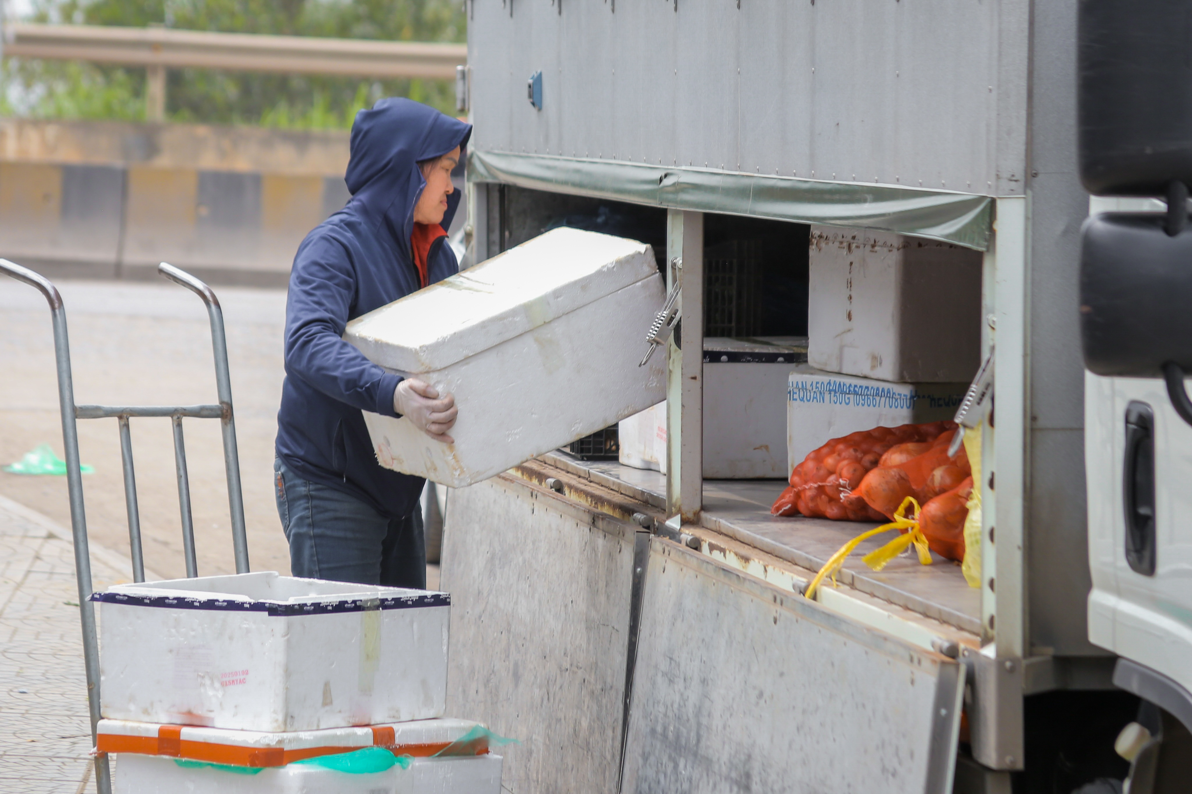 Nhọc nhằn mưu sinh trong ngày Quốc tế phụ nữ