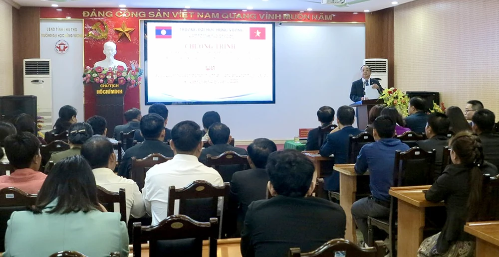 18 cán bộ tỉnh Luông Nậm Thà, nước CHDCND Lào học tiếng Việt ngắn hạn tại Trường Đại học Hùng Vương