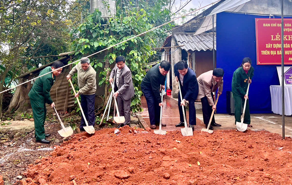 Chung tay xóa nhà tạm, nhà dột nát