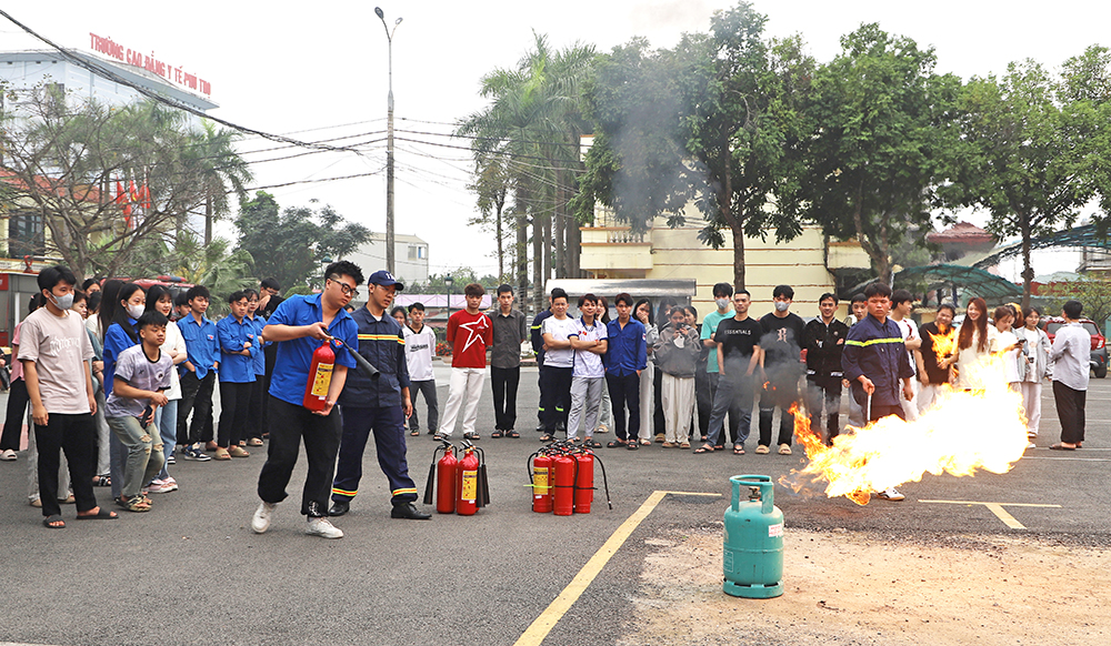 Tuyên truyền, trải nghiệm, thực hành chữa cháy và cứu nạn cứu hộ tại trường học