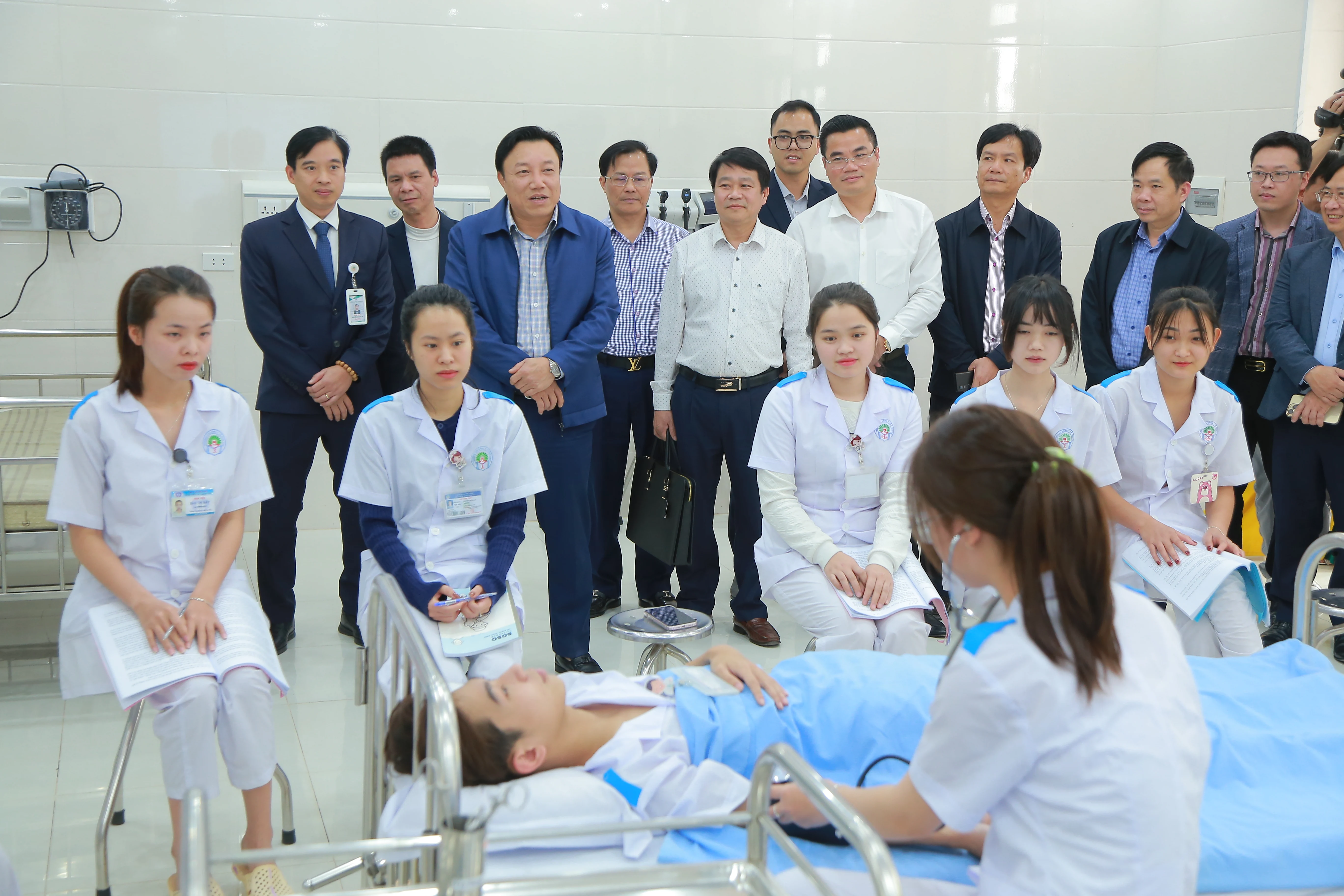 Nghiên cứu, xây dựng Đề án phát triển trường Cao đẳng Y tế Phú Thọ thành Trường Đại học Kỹ thuật Y - Dược Phú Thọ