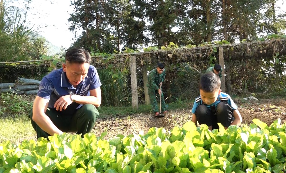 Ấm áp trong vòng tay người lính nơi biên ải