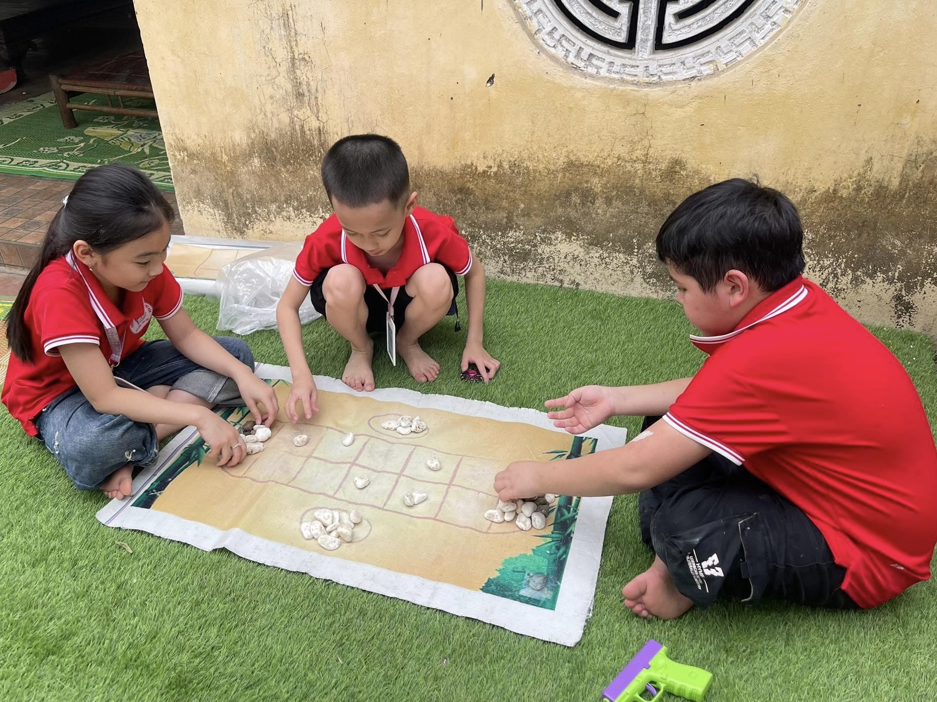 “Giữ hồn dân tộc” qua những trò chơi dân gian trong trường học