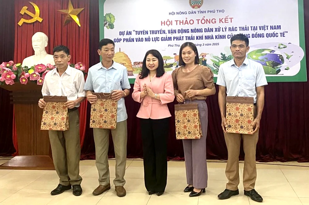Tổng kết dự án tuyên truyền, vận động nông dân xử lý rác thải