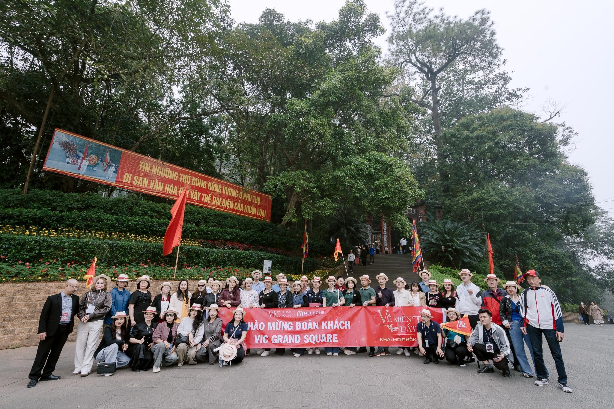 Gần 1.000 khách hàng “Về miền Đất Tổ - Khai mở phồn vinh” cùng VIC Grand Square