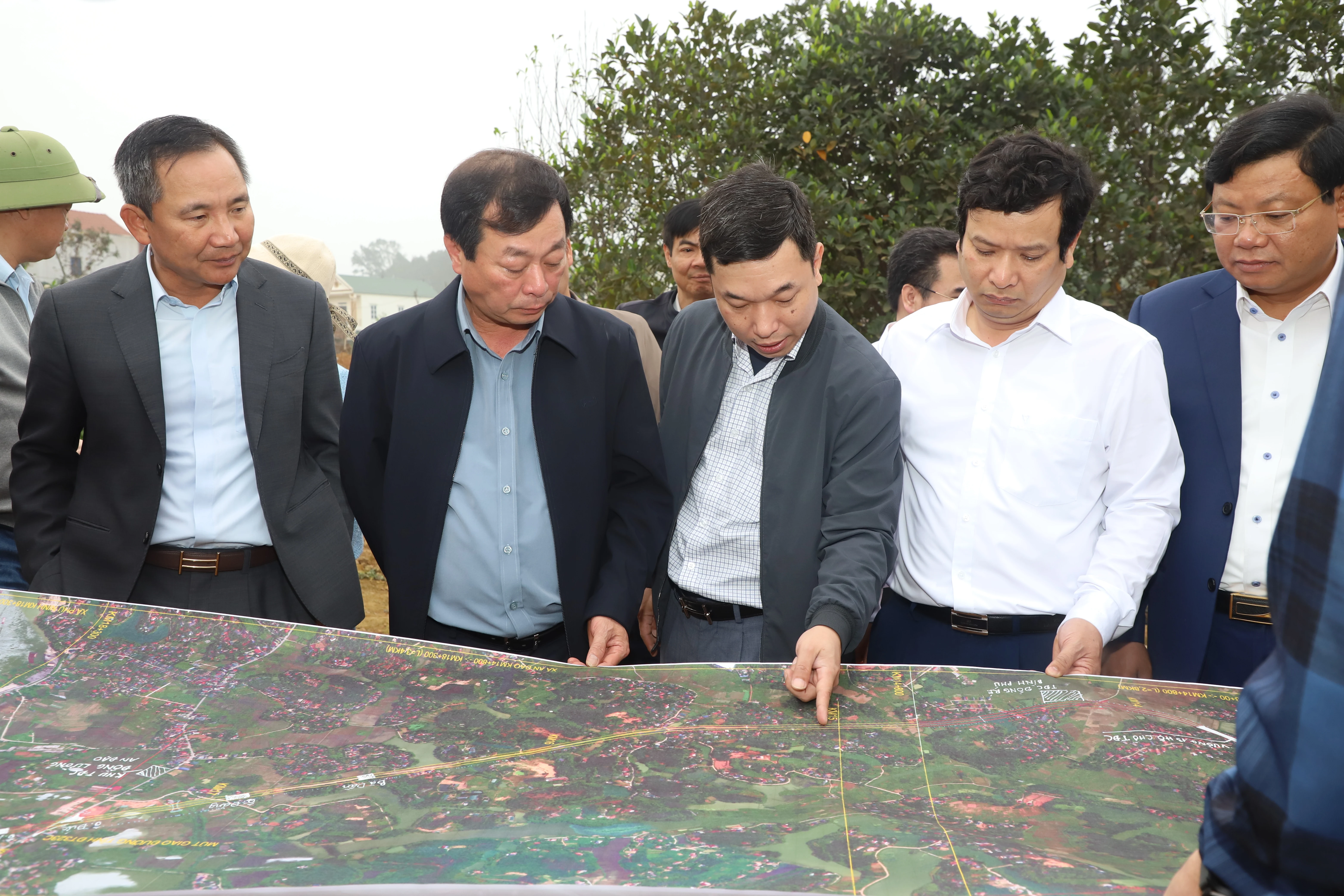 Chairman of the Provincial Peoples Committee Bui Van Quang Inspects Progress on Key Transportation Projects