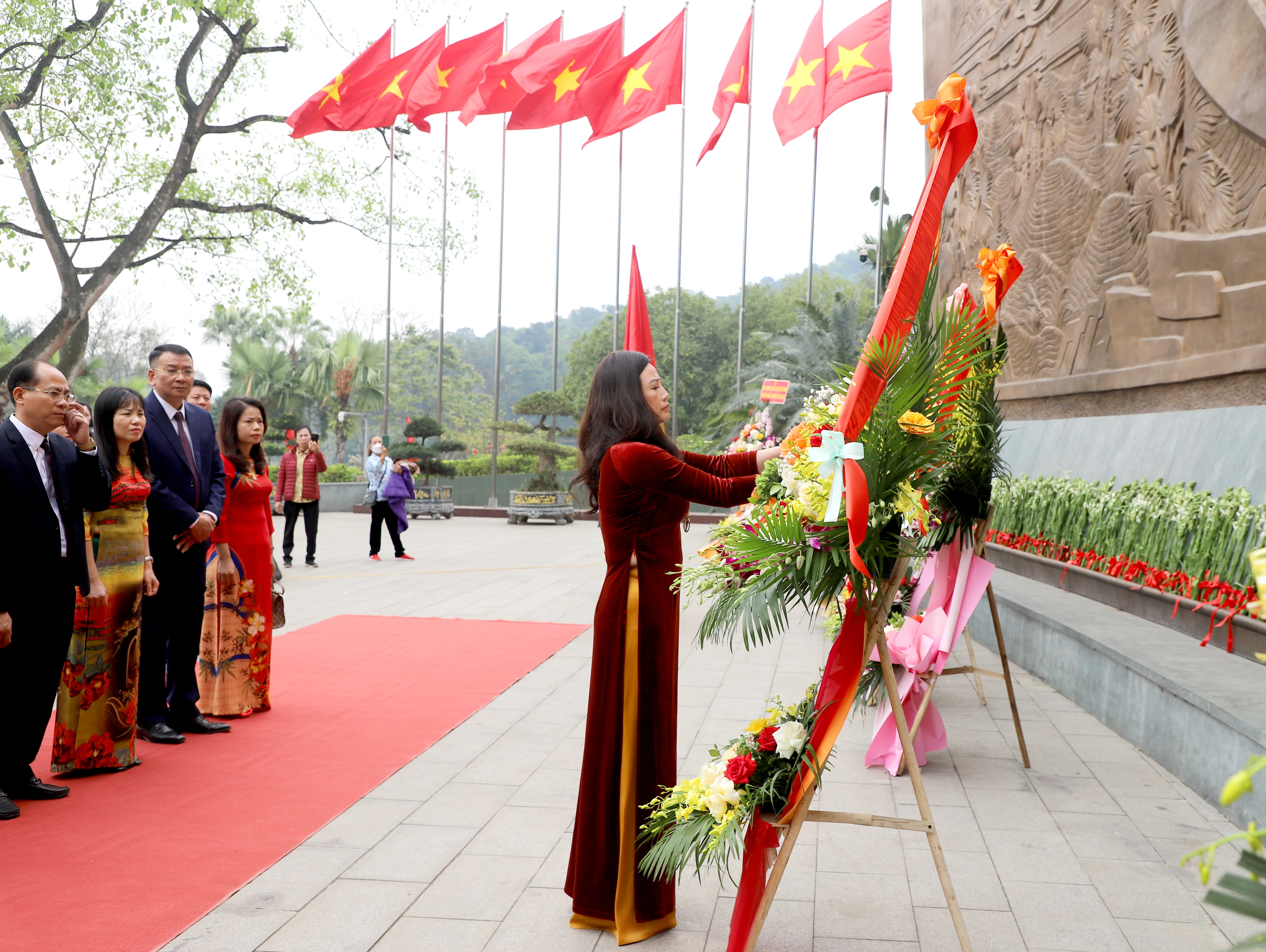 Huyện Thanh Ba dâng hương tưởng niệm các Vua Hùng