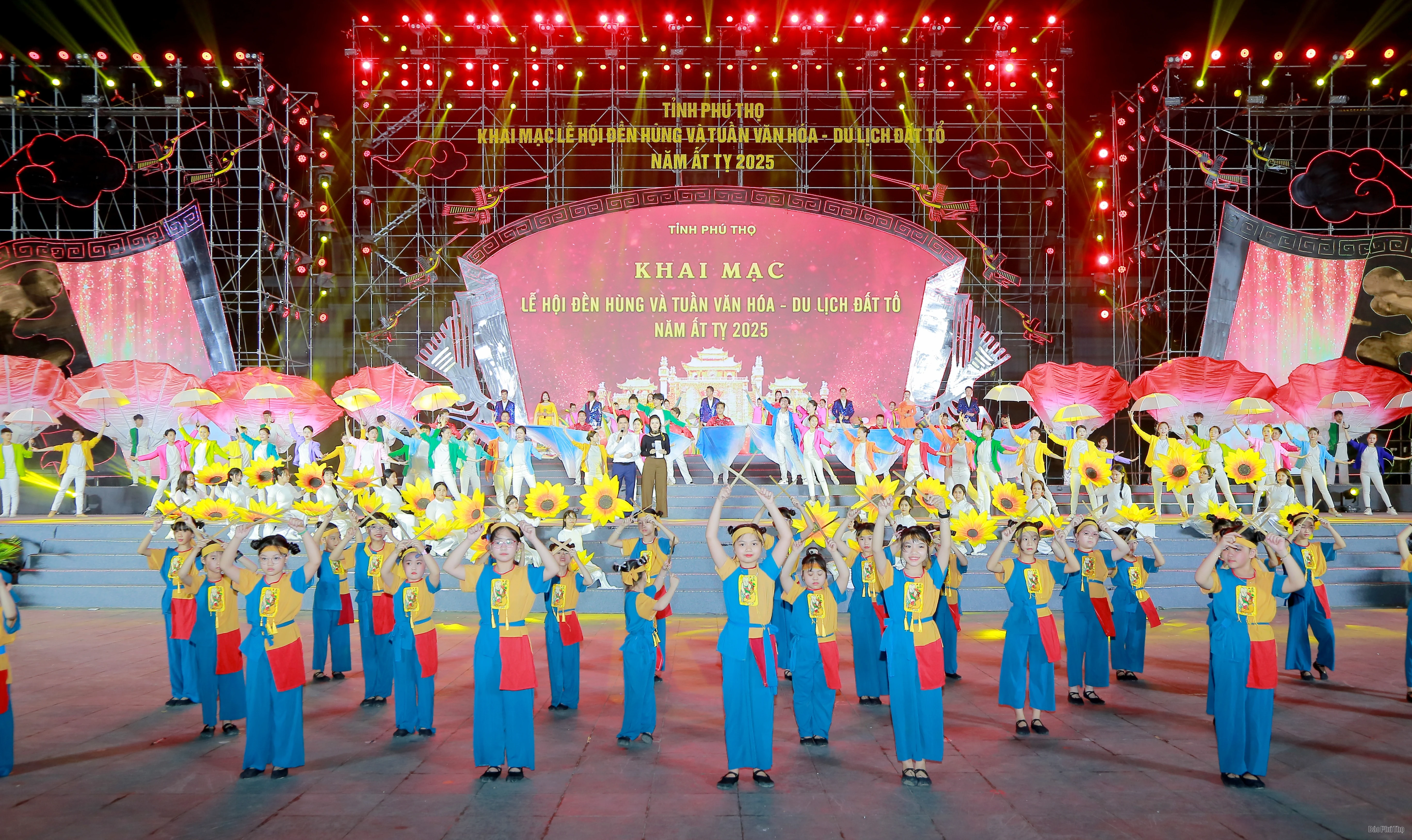 Rehearsal of the Opening Art Program for the Hung Kings Festival and The Fatherland Culture and Tourism Week 2025