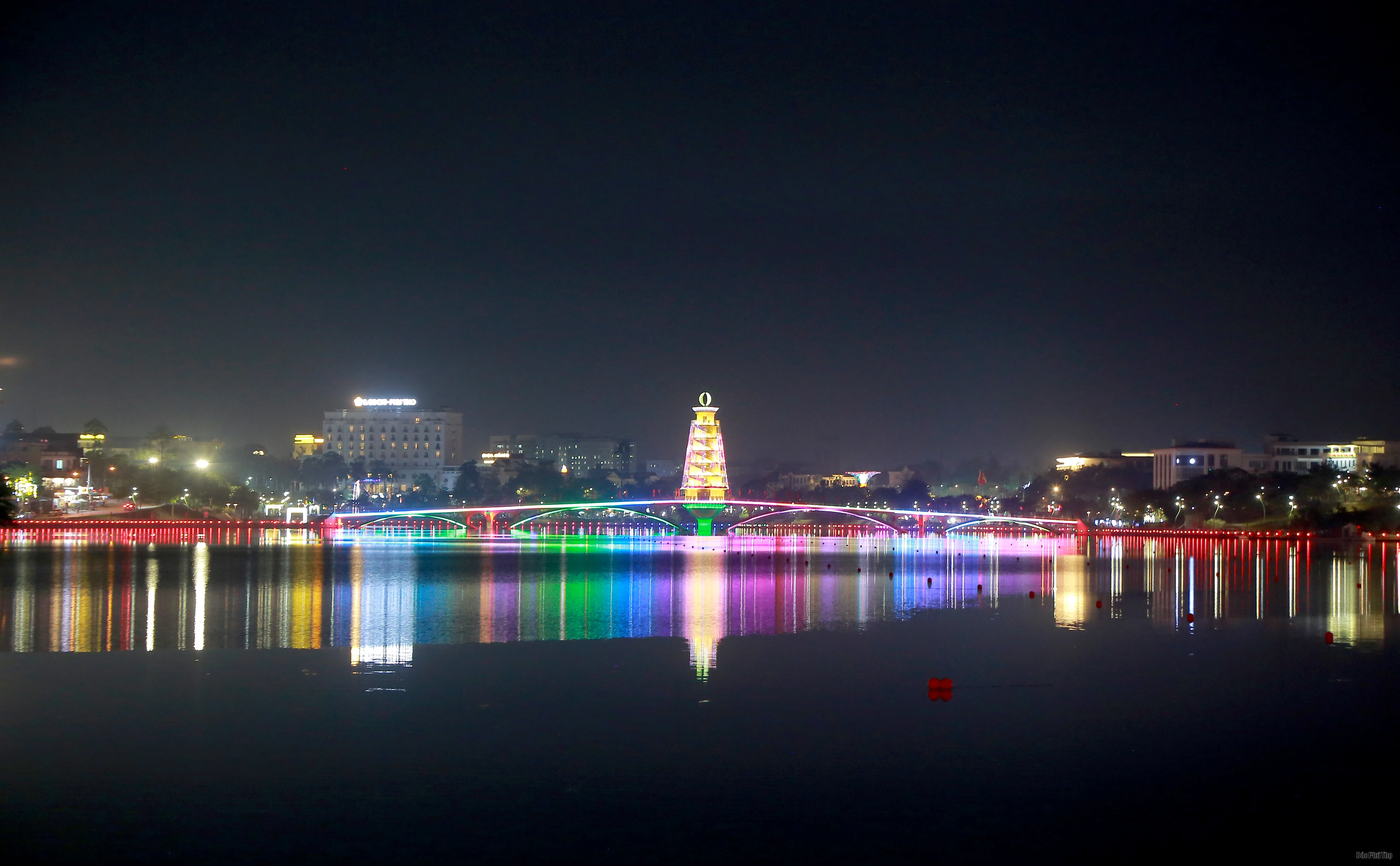 Lung linh đêm Việt Trì