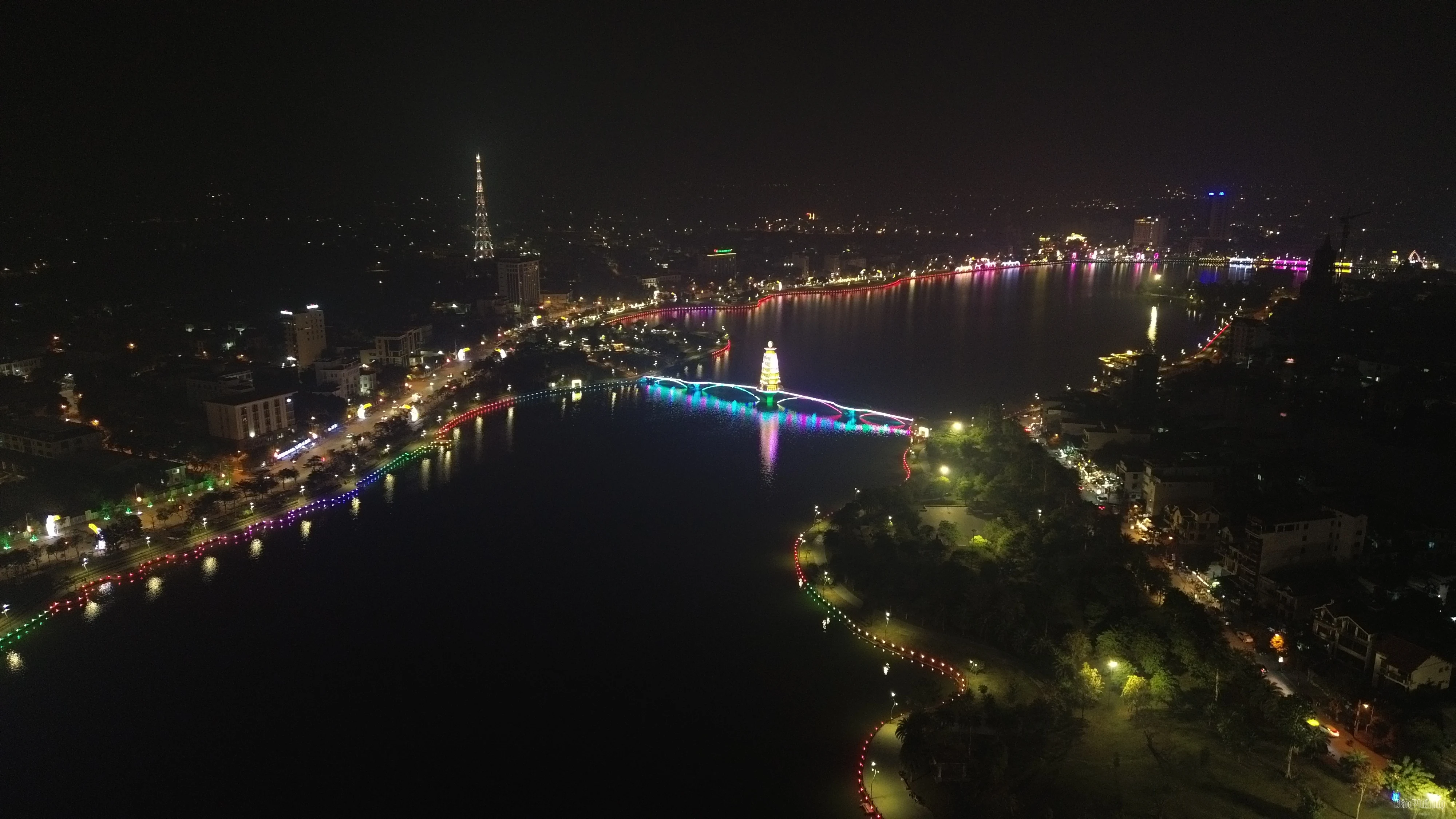 Lung linh đêm Việt Trì