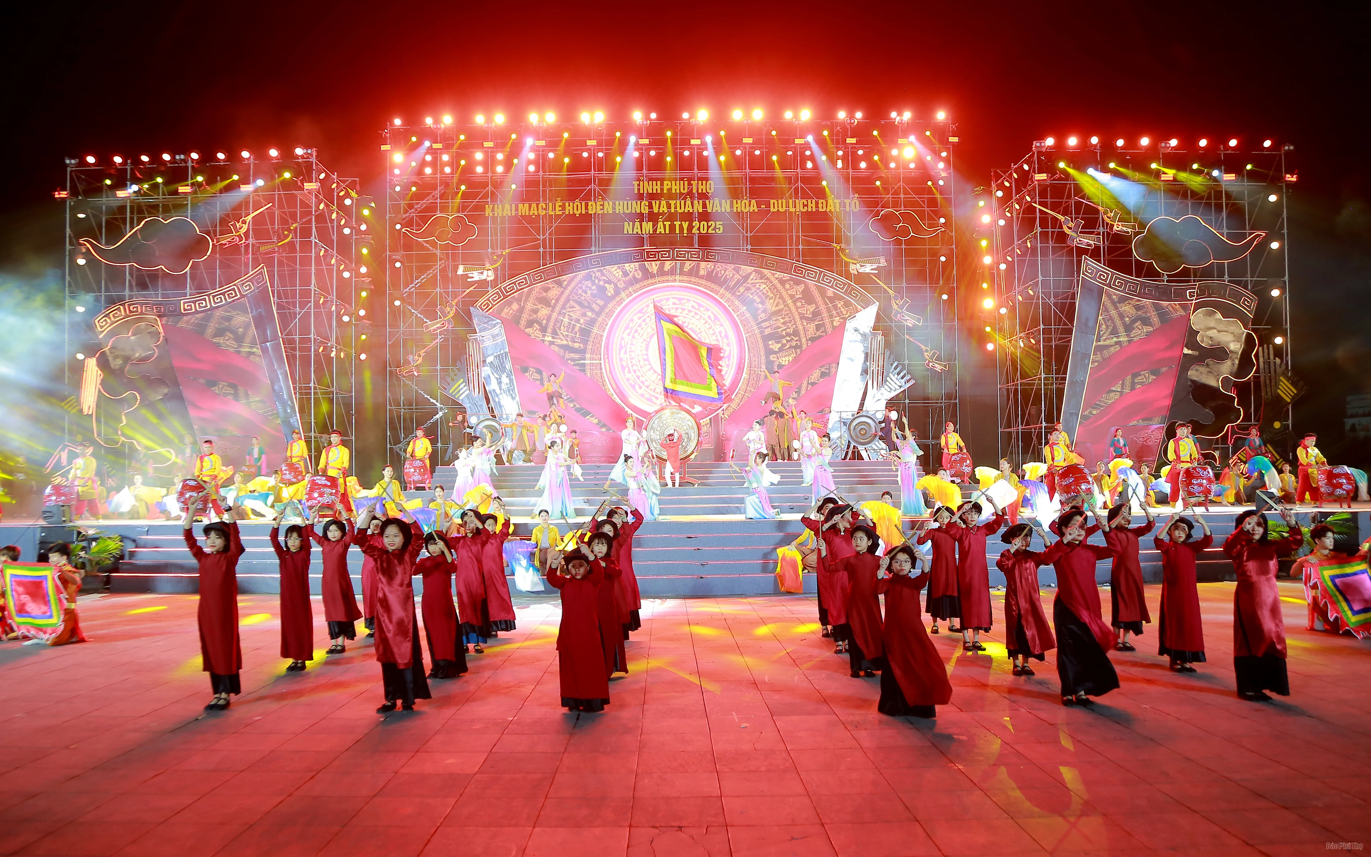Lung linh đêm Việt Trì