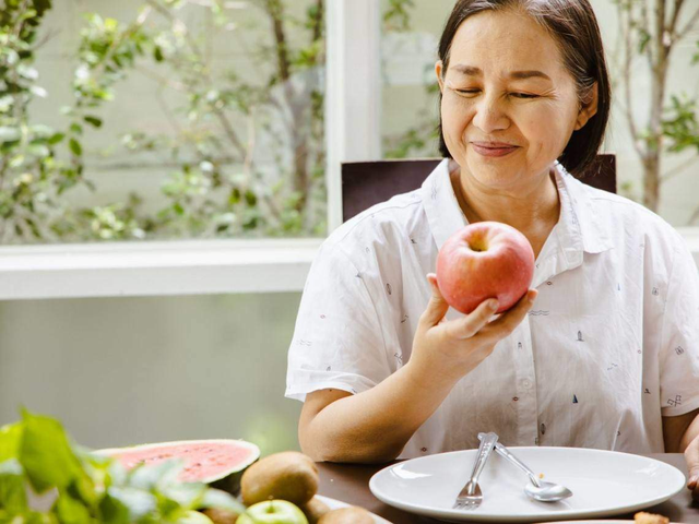 Ăn sáng bằng trái cây để giảm cân, lợi hại thế nào?