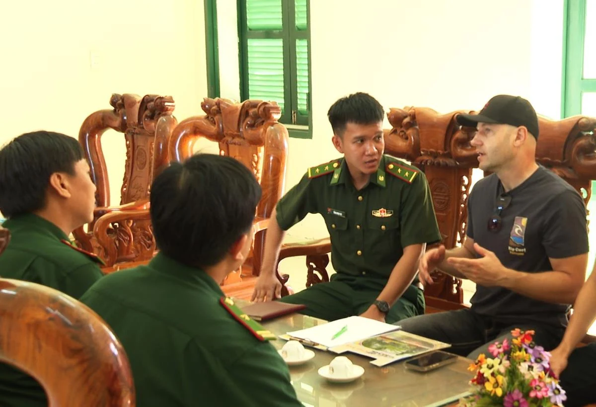 Tỏa sáng phẩm chất “Bộ đội Cụ Hồ” sẵn sàng cứu người bị nạn giữa trùng khơi
