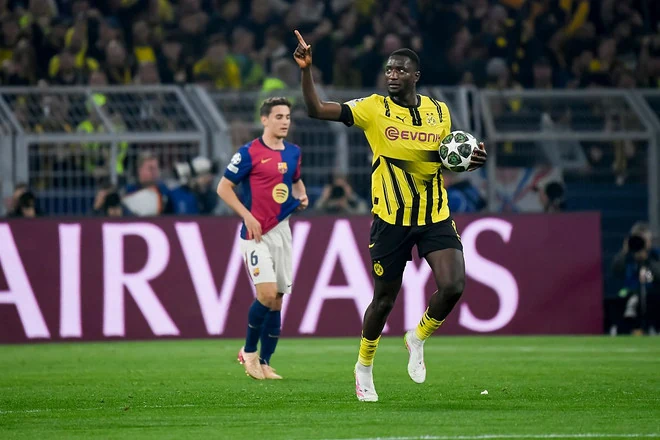 Barcelona và PSG giành vé vào bán kết Champions League