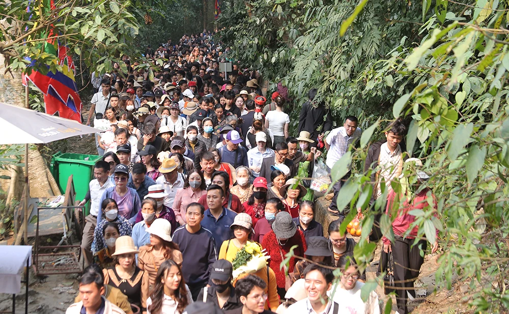 Thiêng liêng cội nguồn dân tộc