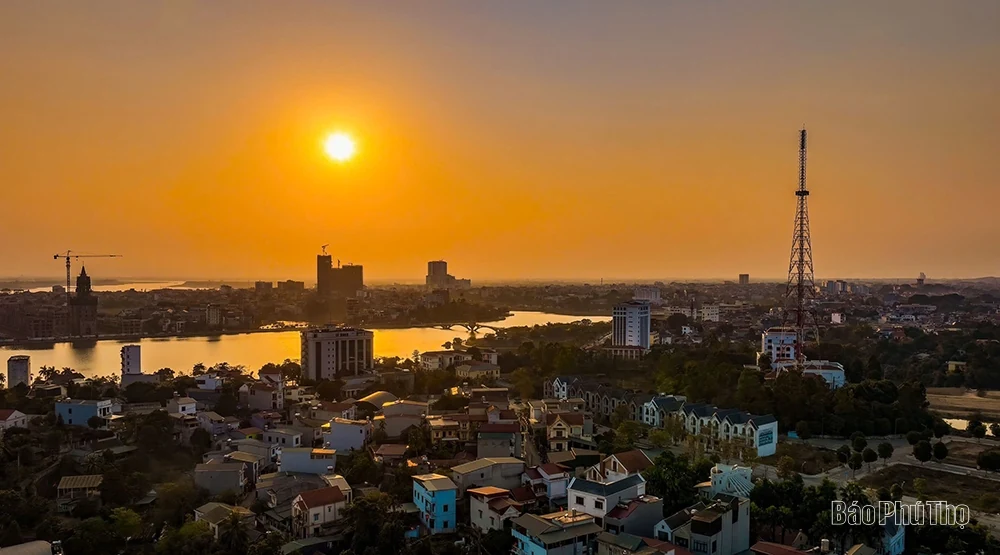 Bay trên thành phố Việt Trì