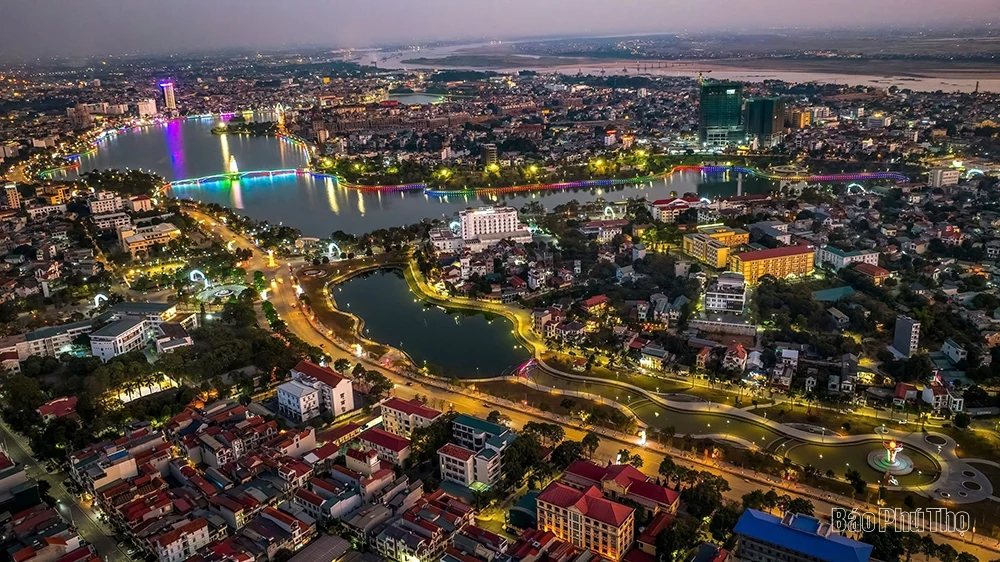 Bay trên thành phố Việt Trì