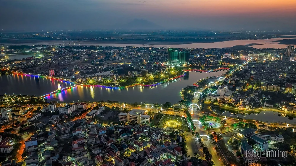 Bay trên thành phố Việt Trì