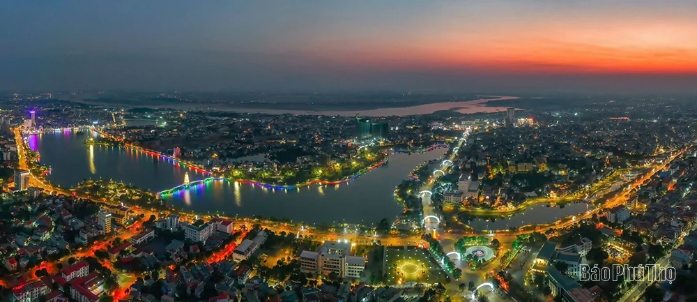 Bay trên thành phố Việt Trì