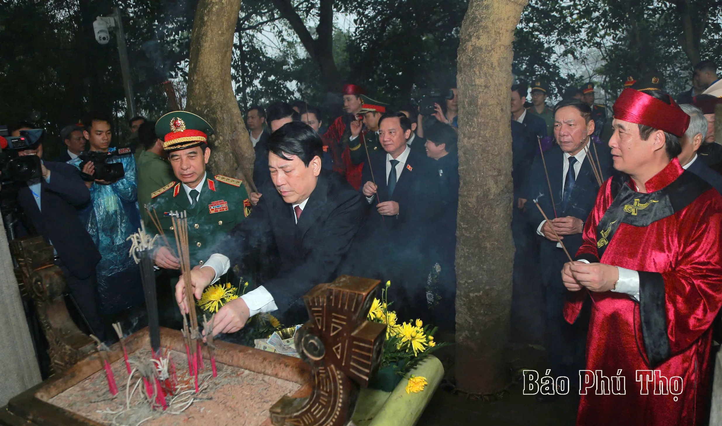 President Luong Cuong Pays Tribute to the Hung Kings