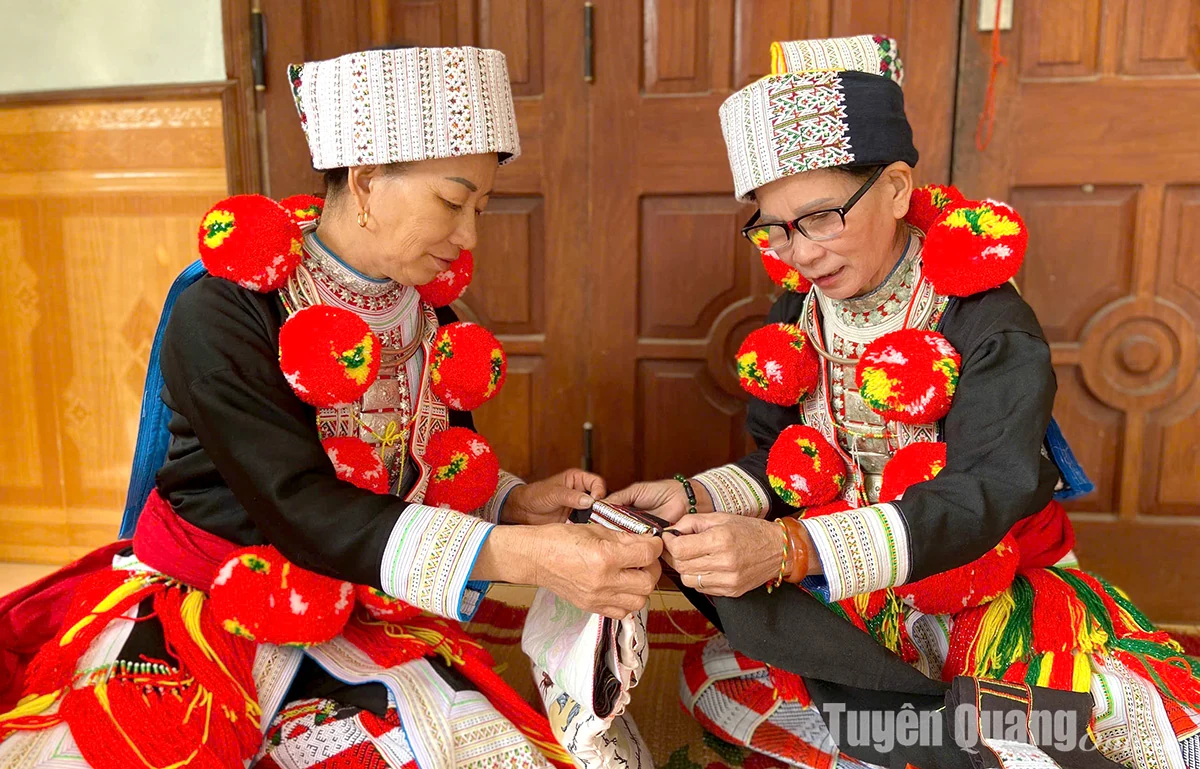 Người Dao thôn Tân Quang giữ nghề thêu truyền thống