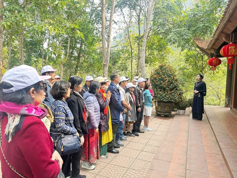Hồ Ba Bể - Viên ngọc xanh giữa đại ngàn Việt Bắc