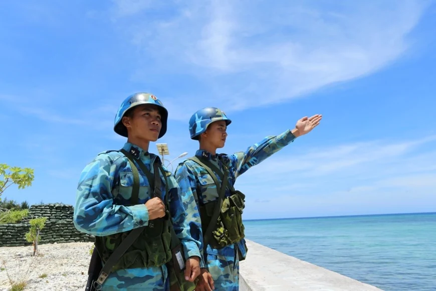Vững vàng và nghĩa tình giữa trùng khơi Tổ quốc