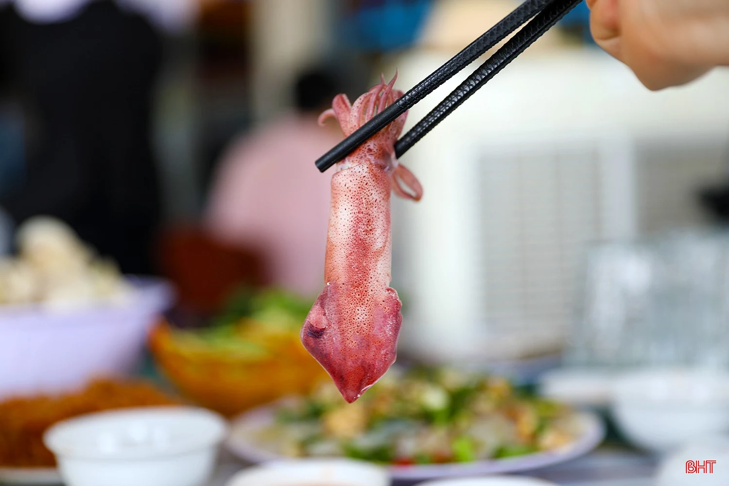Vì sao du khách đến Hà Tĩnh nhất định thưởng thức mực nhảy Vũng Áng?