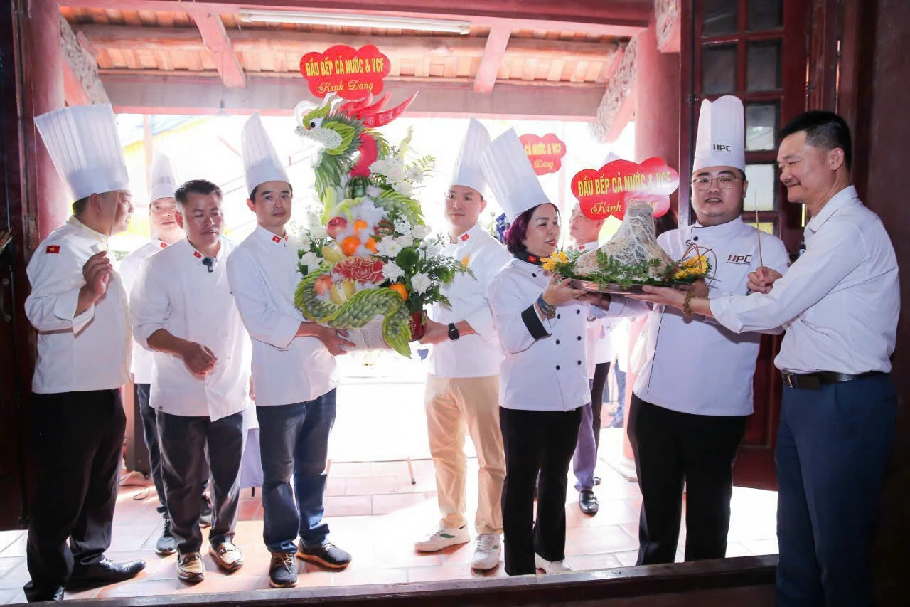 Preparing 100 grand offering trays for Prince Lang Lieu—The Ancestor of Vietnamese culinary arts