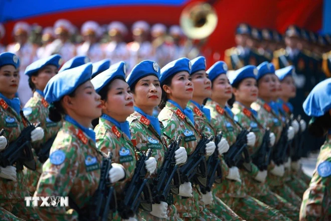 Hào hùng Lễ diễu binh, diễu hành kỷ niệm 50 năm thống nhất đất nước
