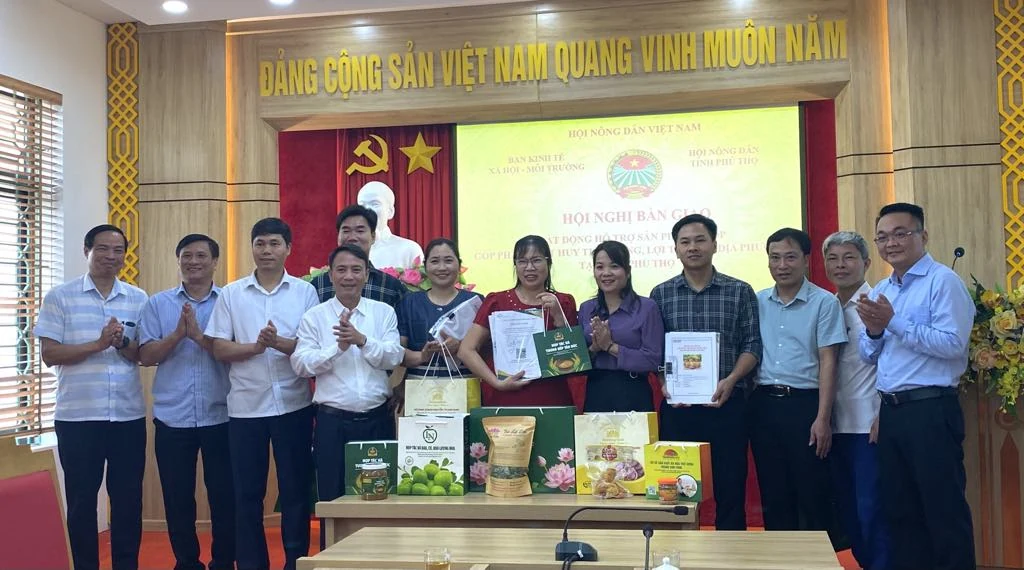 Bàn giao hoạt động hỗ trợ sản phẩm OCOP
