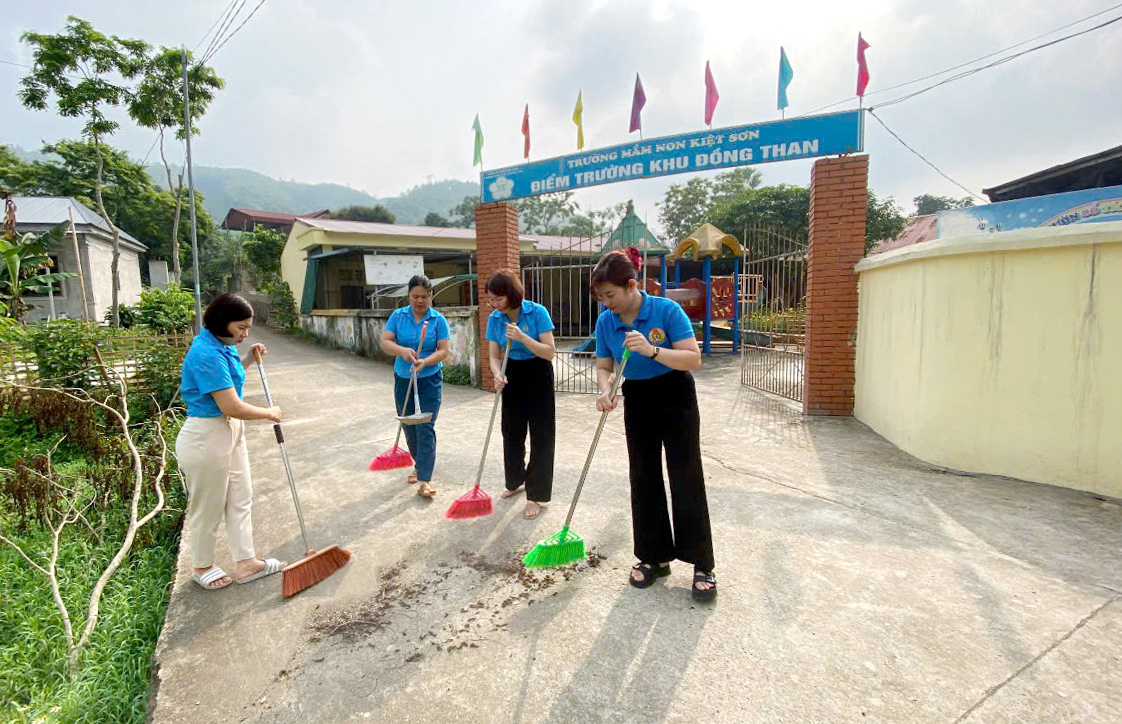 “Sạch từ trường học - Xanh từ hành động nhỏ”