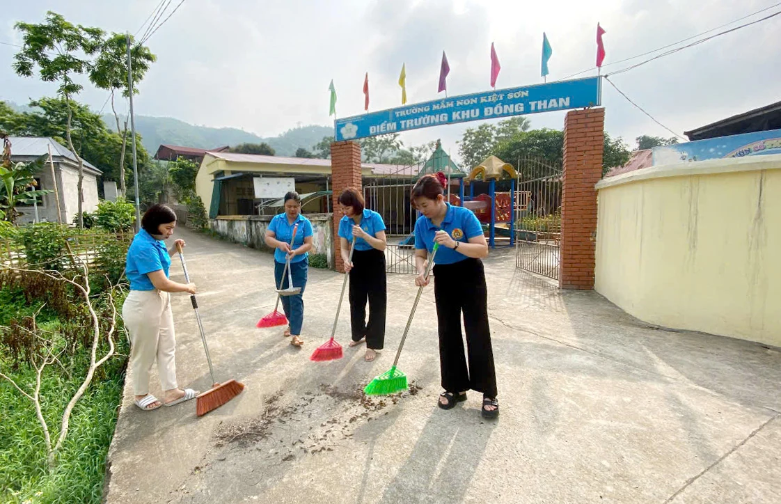 “Sạch từ trường học - Xanh từ hành động nhỏ”
