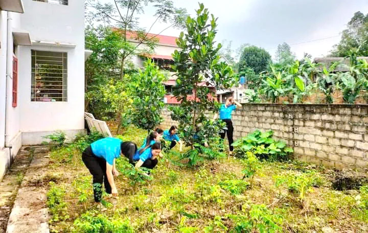 “Sạch từ trường học - Xanh từ hành động nhỏ”